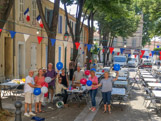 Préparatifs de la fête. Une partie de l'équipe, qui ne manque pas d'air.