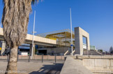 <center>La palais des sports.</center>Cette structure métallique jaune, franchement connotée années 80, marque justement l’entrée du Palais des Sports de Marseille. Conçu par l’architecte Jean-Jacques Letellier, il a été inauguré en 1988, presque 50 ans après les premières décisions municipales qui préparaient sa construction.